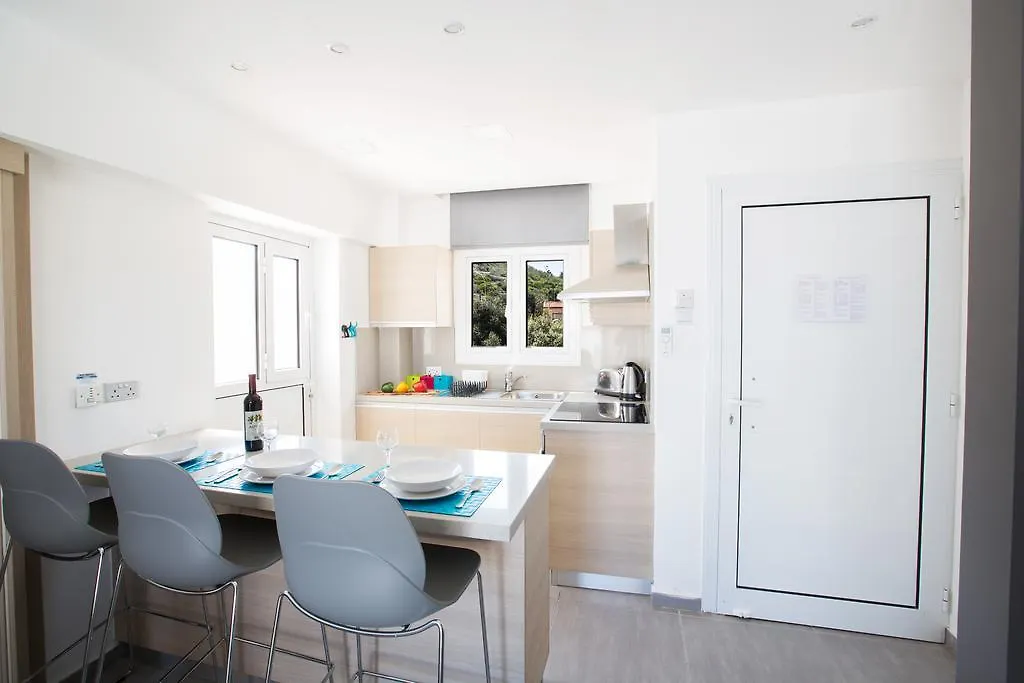 Evelina Apartment プロタラス